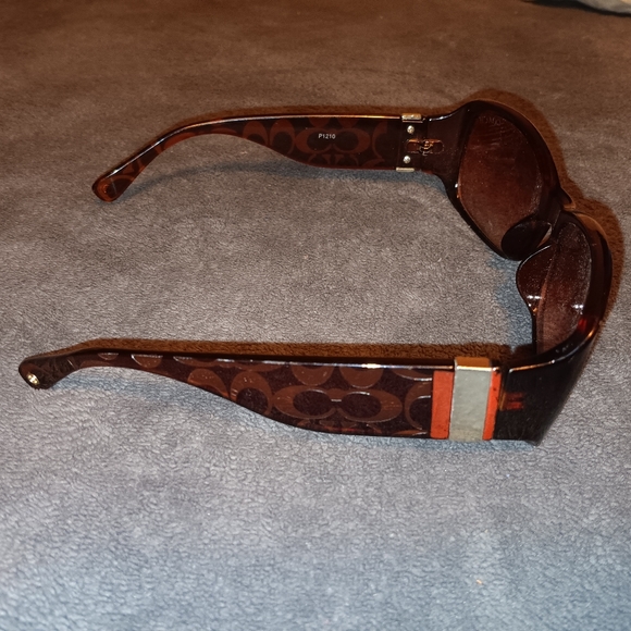 Coach sunglasses - Picture 2 of 5